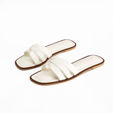 WHITE CUSHION FLATS